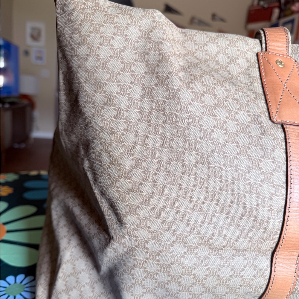 CELINE DUFFLE BAG IN VERY GOOD VINTAGE CONDITION. - Picture 10 of 13